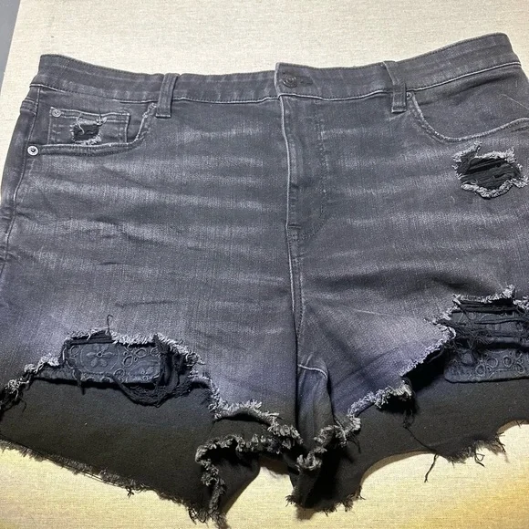 American Eagle Black Distressed Stretch Denim Shorts Size 20 - Picture 2 of 8